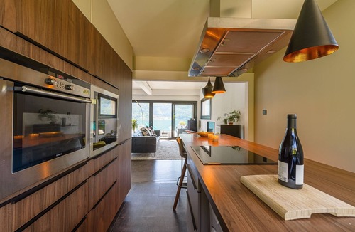 Bredannaz Apartment | Le Cristal - Prestigieux appartement au Lac d'Annecy avec vue unique à 180°