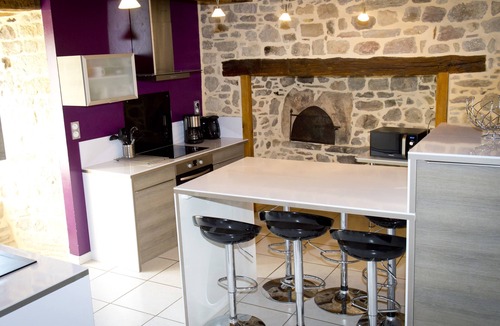Recoules-Previnquieres House | Le Crochet de Pervenche, 4-star self-catering cottage in a quiet country setting