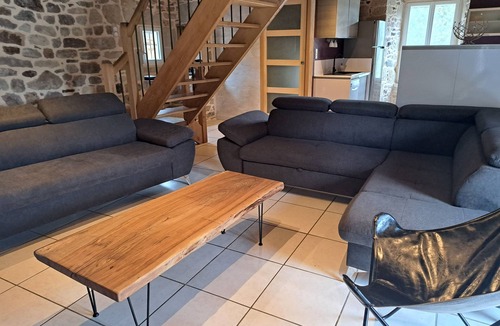 Recoules-Previnquieres House | Le Crochet de Pervenche, 4-star self-catering cottage in a quiet country setting