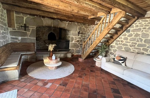 Saint-Gerons House | Le gîte de la prairie du lac 🌼
