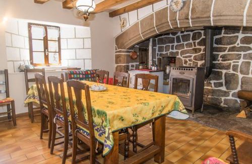 Peyre-en-Aubrac House | Le gîte de marie