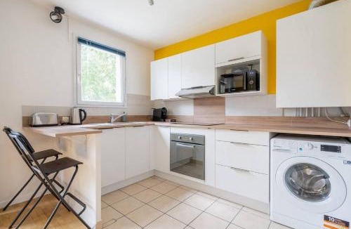 Bussy-Saint-Georges Apartment | Le Golden Escape - 10min to Disneyland