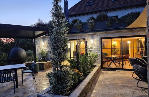 Gignac House | Le logis de la mésanges Bleue