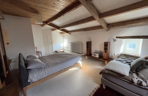 Berrias-et-Casteljau House | Le Mas de Jalès: A blend of traditional stonework and contemporary art