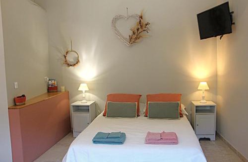 Montsegur-sur-Lauzon House | Le Mazet, gîte des Lucioles en Provence