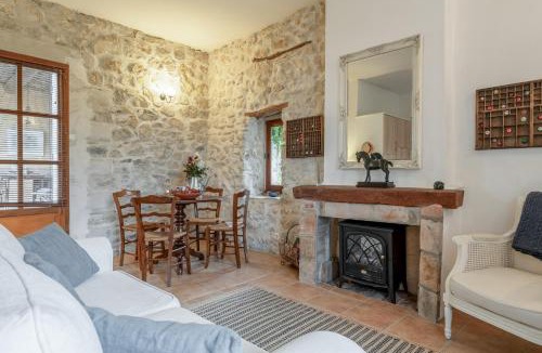 Lussan House | Le Murier, piscine, clim, parking