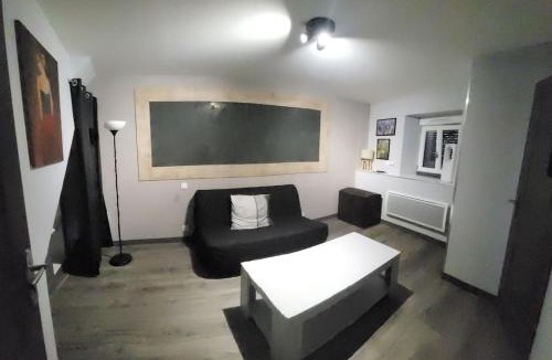 Paulhe Apartment | le palierou