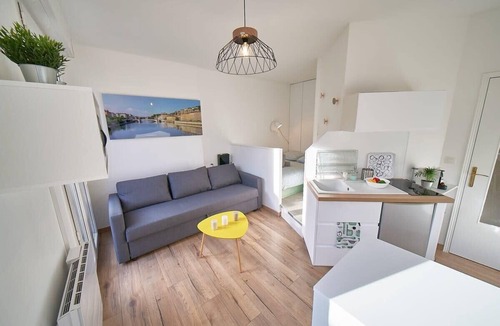 Villette Gare Apartment | Le petit Charial -terrasse privative-Part Dieu