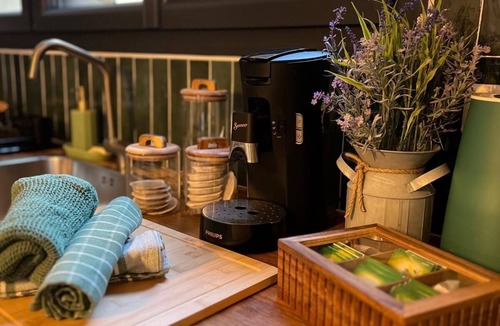 Fontaine-de-Vaucluse House | Le Refuge Du Castor riverside relaxation and recreation