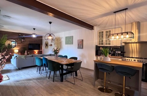 Fontaine-de-Vaucluse House | Le Refuge Du Castor riverside relaxation and recreation