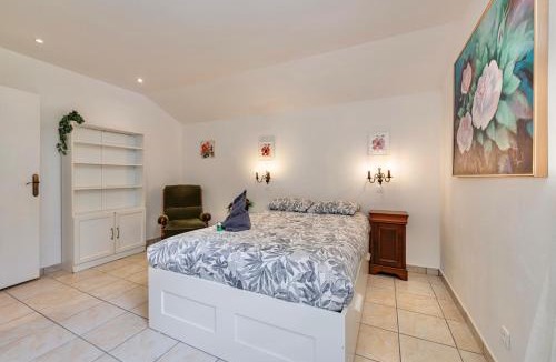 Ferney-Voltaire Apartment | Le Refuge Verdoyant - Close to Switzerland & Spacious