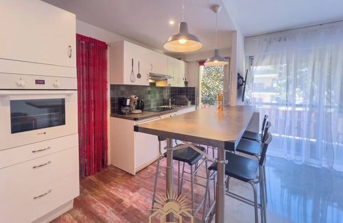 Riou - Petit Juas - Av de Grasse Apartment | LE SURCOUF AirCo Appartement by 4 By SUNSET