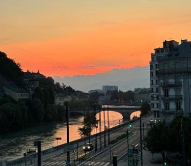 Quartier Chorier-Berriat Apartment | Le Téléphérique, 6 pers, 300 m Gare, Climatisation