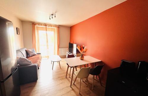 Bellegarde-sur-Valserine Apartment | Le Terracotta Lounge T2 moderne à 2 pas de la gare
