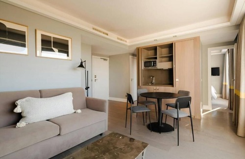 17th Arrondissement Hotel | L’Edmond Hotel Parc Monceau