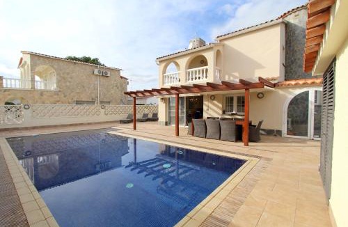 Empuriabrava Villa | LEON INMO Villa Loro - 14157