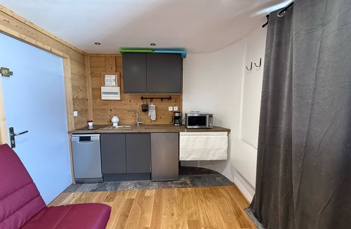 Venosc Apartment | Les 2 Alpes studio 2 ppl with ski station view