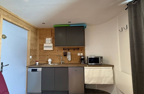 Venosc Apartment | Les 2 Alpes studio 2 ppl with ski station view