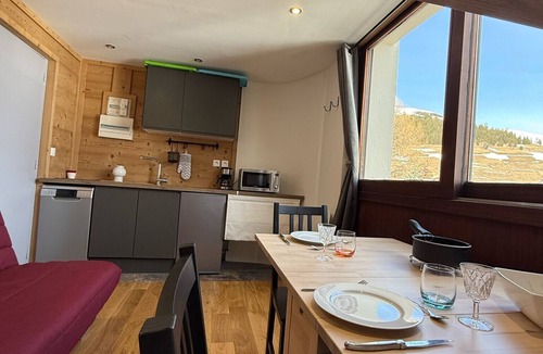 Venosc Apartment | Les 2 Alpes studio 2 ppl with ski station view