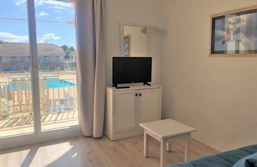 Le Verdon-sur-Mer Apartment | Les Alcyons T3 by Interhome