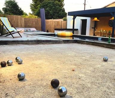 Mus House | Les brézines Piscine, Terrasse & Boules