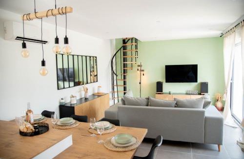 Mus House | Les brézines Piscine, Terrasse & Boules