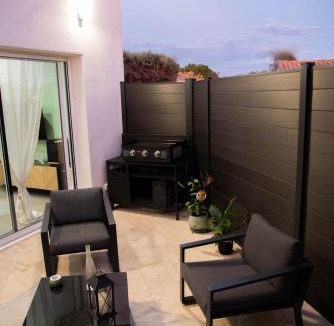 Mus House | Les brézines Piscine, Terrasse & Boules
