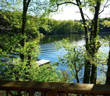 Saint-Gerons Other | Les cabanes au bord du lac