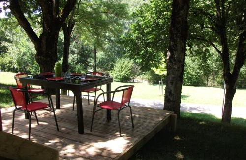 Saint-Laurent-d'Olt Cabin | Les Cahutes d'Olt