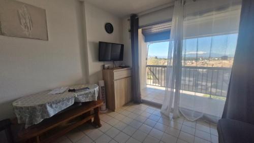 Saint-Cyprien Plage Apartment | Les Capitelles Bord de plage avec grande piscine - Vue montagne - Balcon - Clim