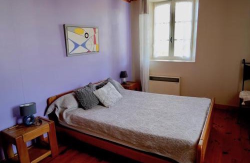 Lavoute-Chilhac House | Les cousines