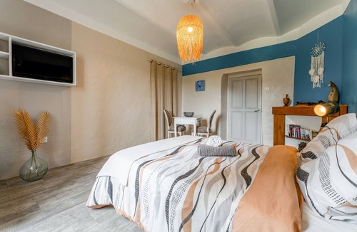 Rousson Bed & Breakfast | Les Fées du Gard – Guest Room Les Yumboes – Accommodation & Well-Being