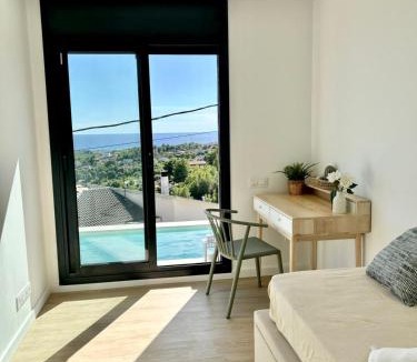 Castellet i la Gornal Villa | Les Flors de Cunit Villa Cedra