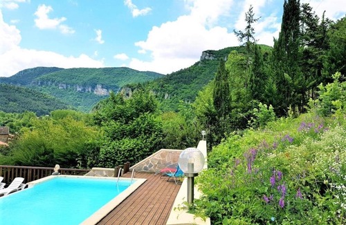 Boyne Bed & Breakfast | LES GARGOUILLES - Piscine à Débordement Avec Vue Exceptionnelle - Gorges du Tarn - Millau