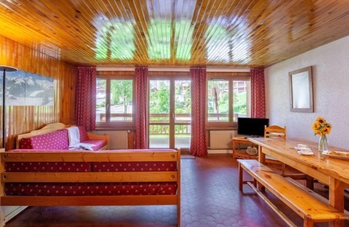 Les Almes Apartment | Les Grandes Balmes I et II (Le Lac) by Interhome