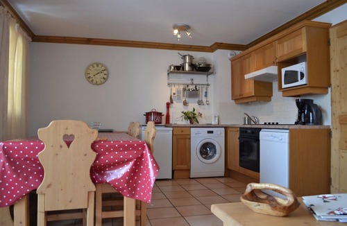 Montalbert Apartment | Les Granges 22, 6-9 pers, 50m from the slopes