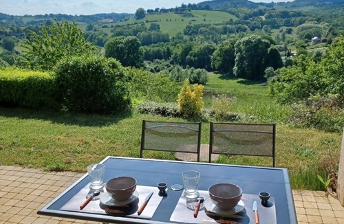 Saint-Aulaire Apartment | Les Hauts Verts: Contemporary gîte with exceptional panoramic view
