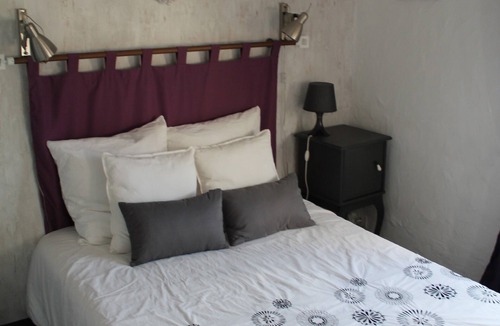 Portes-en-Valdaine Bed & Breakfast | “Les Nougats” Room with Private Terrace, Shared Garden, and Wi-Fi