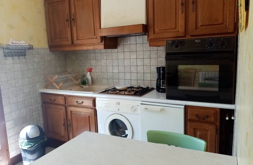 Vic-sur-Cere Apartment | les Pétunias