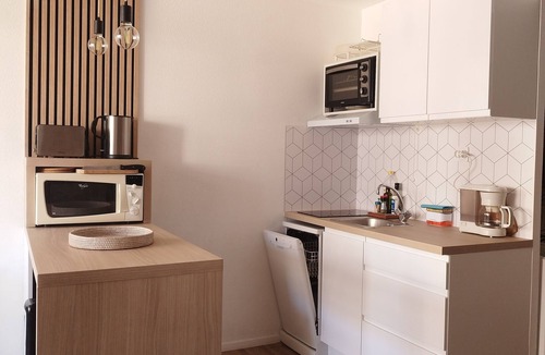 Canet-Plage Apartment | *Les Palmiers* 4 Pers* -Parking* 50m from the beach*Elevator*