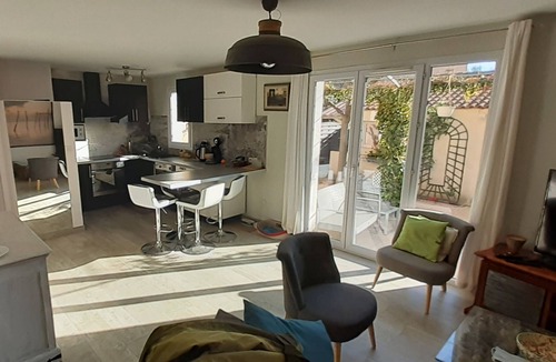 Eyguieres House | Les pieds dans la piscine la tête dans la tour" rental
