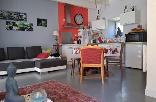 Premian House | Les volets bleus