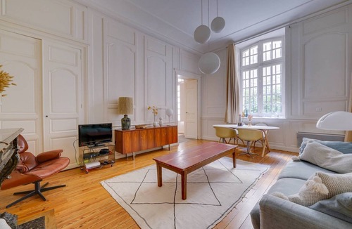 Capucins - Victoire Apartment | Leyteire large one bedroom apartment