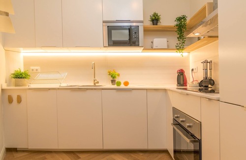 Ciutat Vella Apartment | Liceu - Two Bedroom Apartment, Sleeps 4