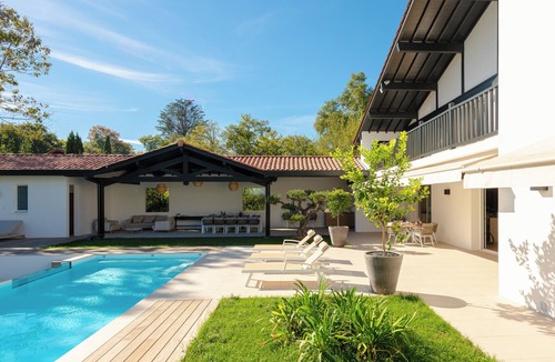 Bassussarry House | L’Instant – Luxury 6-bedroom house with heated pool in Bassussarry