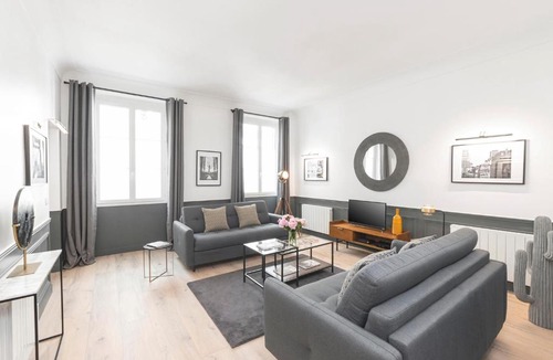 Quartier du Faubourg-Montmartre Apartment | LivinParis - Luxury 3 Bedrooms Opera I
