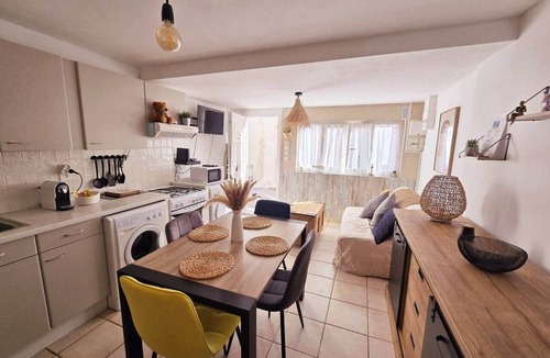 8th Arrondissement House | Loù Cabanoù 35 m from the seafront