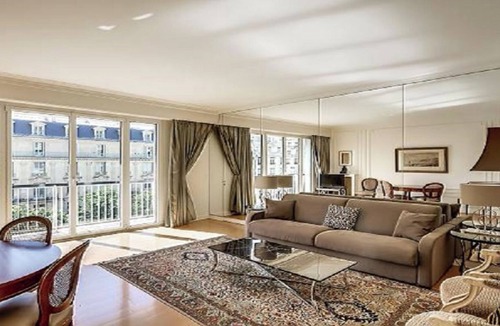 Champs-Elysees Apartment | LOCATED IN THE GOLDEN TRIANGLE OF PARIS – CHAMPS ELYSEES- 1 Bedroom
