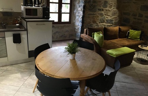 Mostuejouls Apartment | Loft Cocoon: Mountain View & Private Jacuzzi in Mostuéjouls