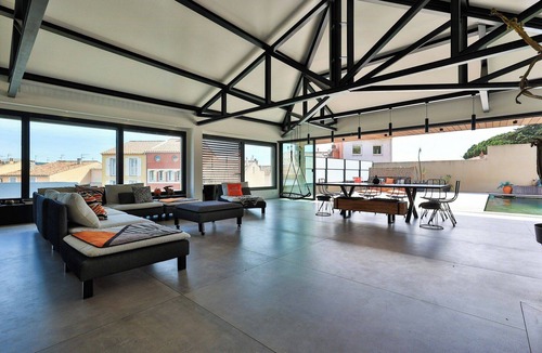 Bandol Apartment | Loft with rooftop pool in central Bandol